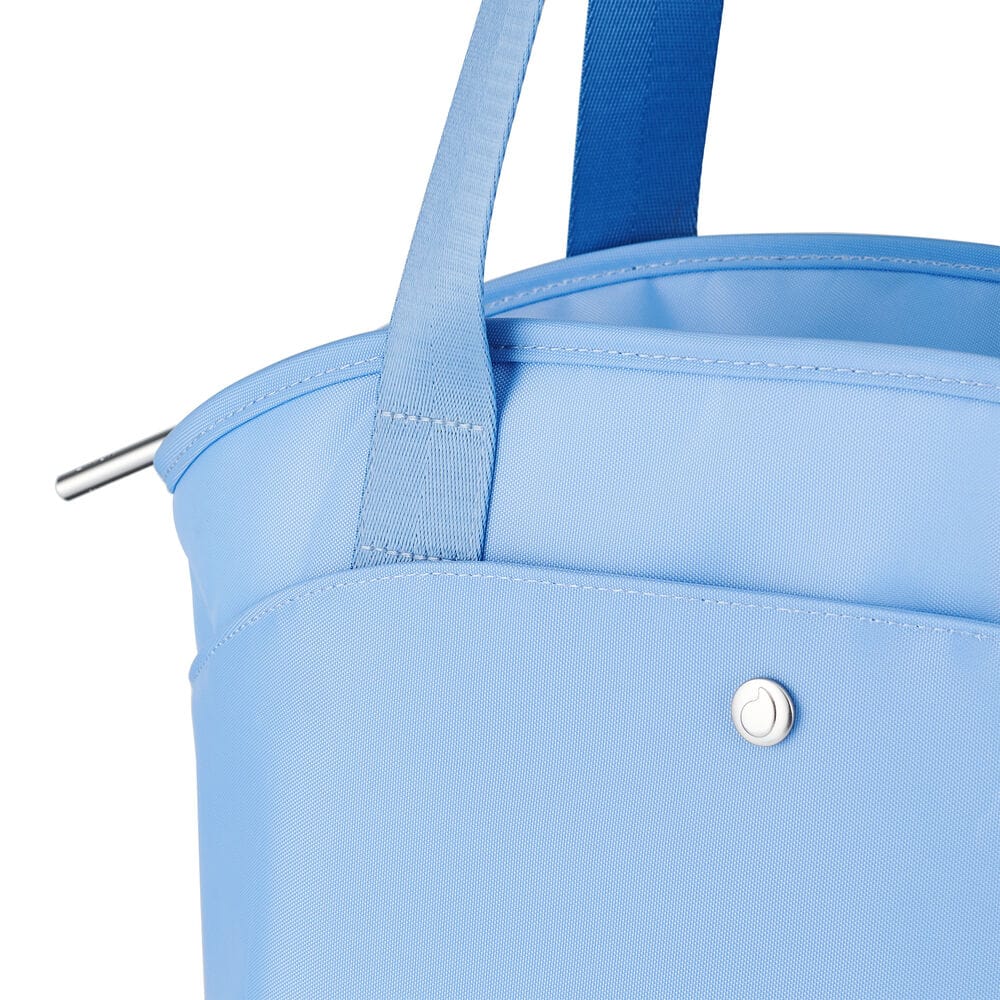 lunch-tote-m6 5341821_02-Swell-Lunch-Tote-Bag-Chambray-Blue-Pocket-Detail_3bd7.jpg