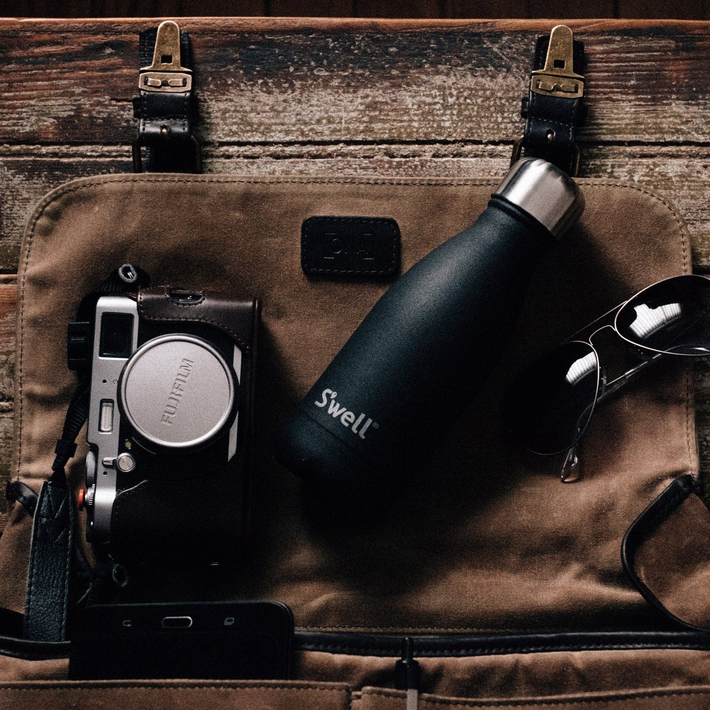 original-bottle-9oz-b7 Swell-Water-Bottle-9oz-Black-Onyx-LifeStyle.jpg