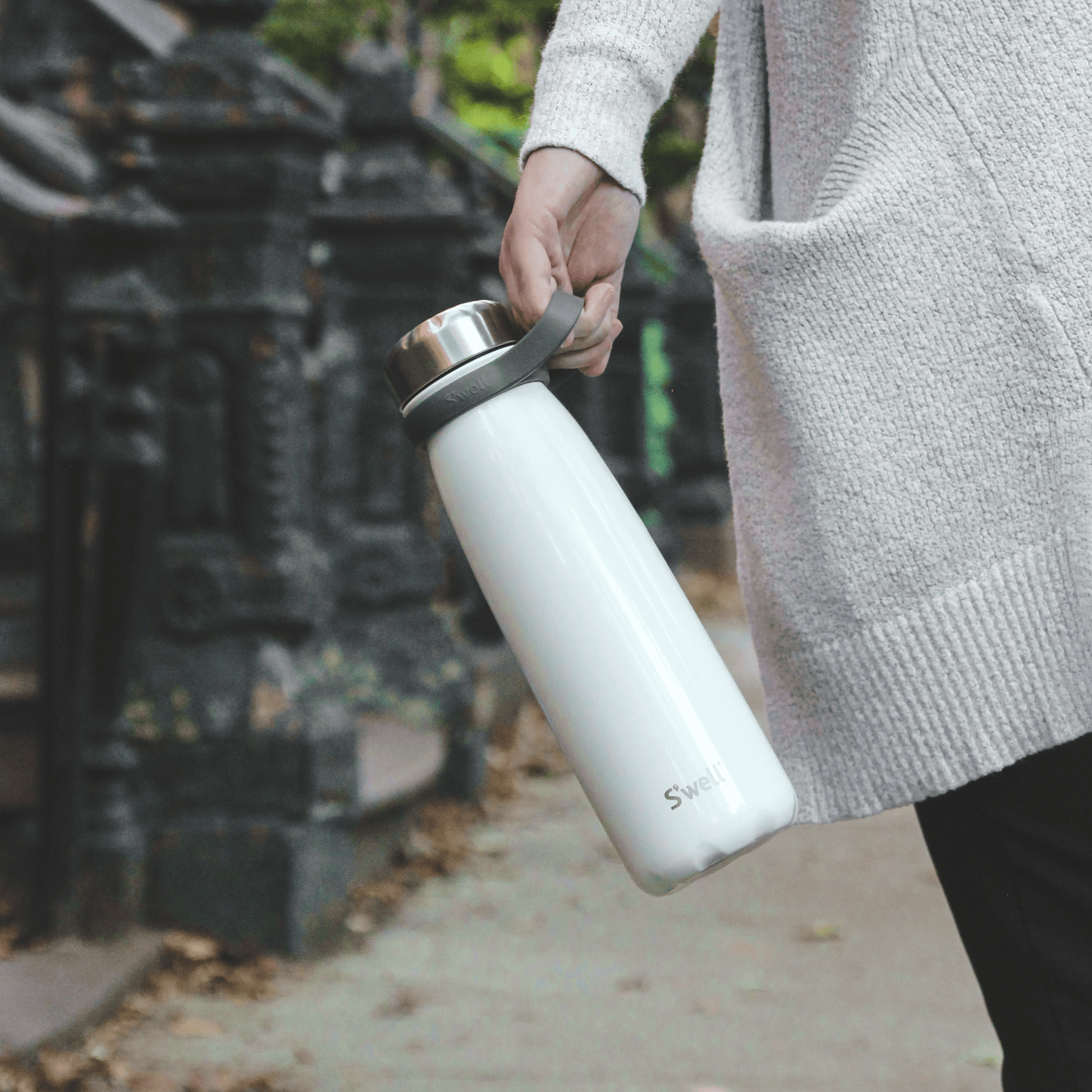 traveler-40oz-s6 Swell-Water-Bottle-Traveler-40oz-White-Angel-Food-Lifestyle-1.png