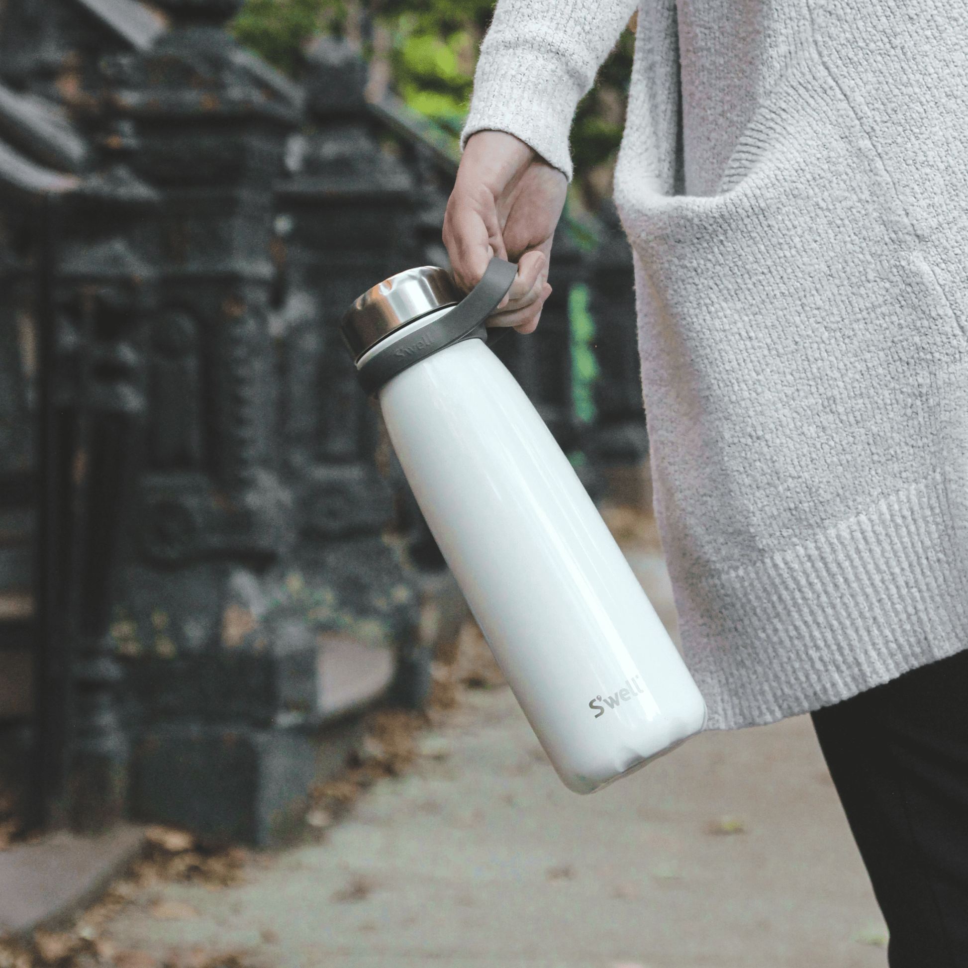 traveler-40oz-s6 Swell-Water-Bottle-Traveler-40oz-White-Angel-Food-Lifestyle-1.png
