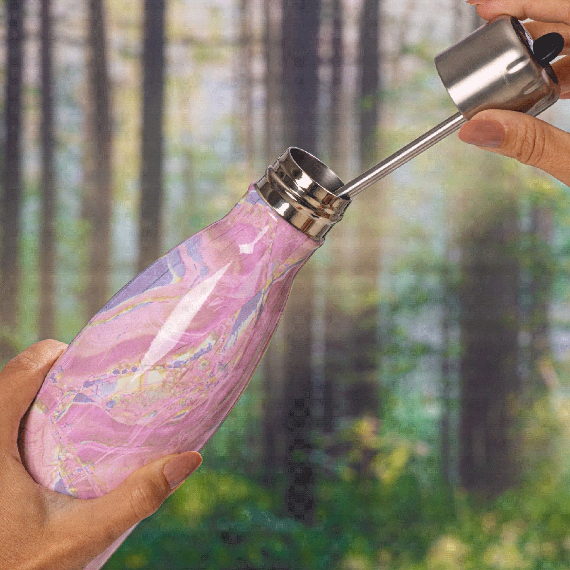 original-bottle-with-flip-straw-cap-17oz-n0 Swell-Water-Bottle-With-Straw-17oz-Pink-Geode-Rose-LifeStyle.jpg