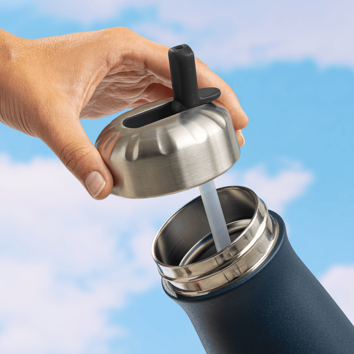 traveler-flip-straw-lid-z0 Swell_Flip_Straw_Cap_Traveler-Straw-Down-Bottle-1.png