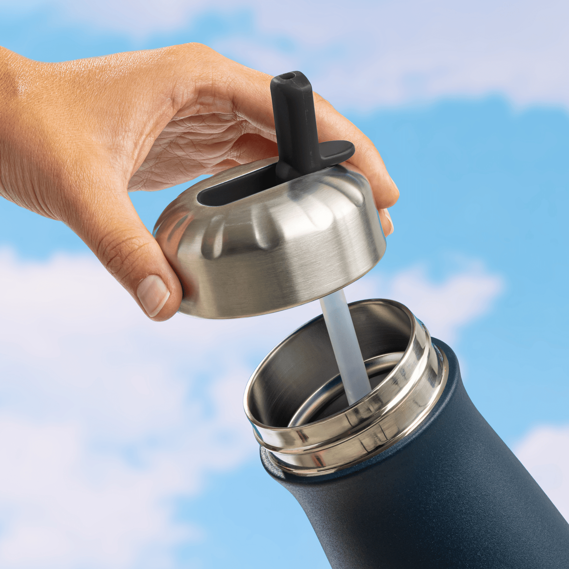 traveler-flip-straw-lid-t4 Swell_Flip_Straw_Cap_Traveler-Straw-Down-Bottle-1.png